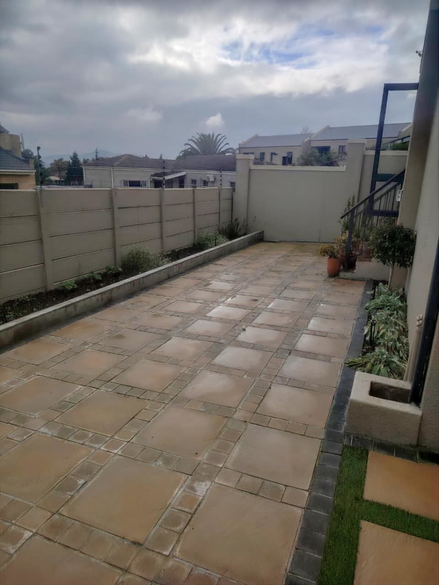 3 Bedroom Property for Sale in The Crest Western Cape